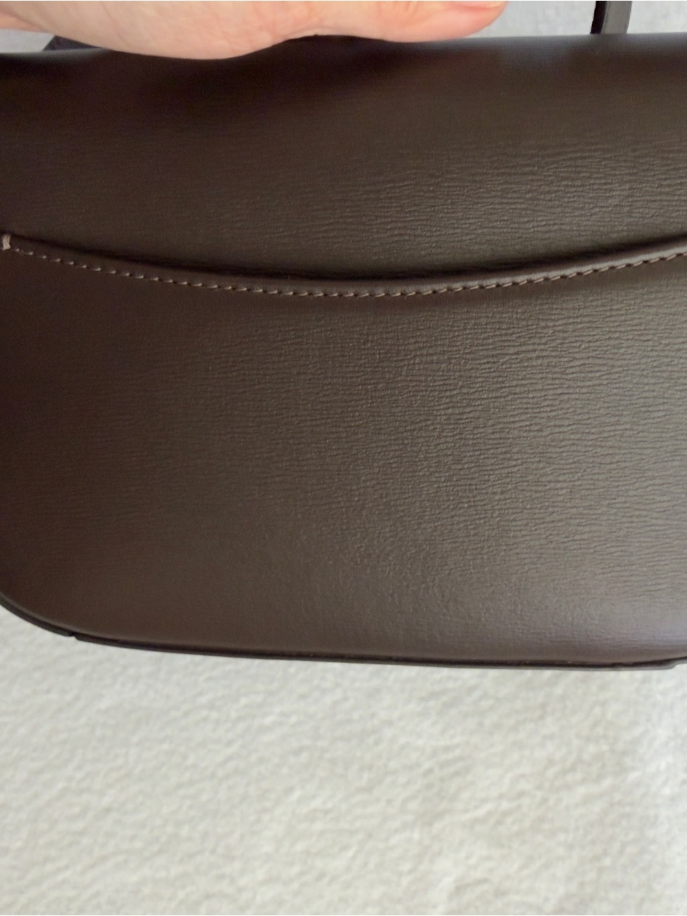 LÉO et VIOLETTE Dark Brown Leather Crossbody Bag with Gold Accent - Picture 5 of 9